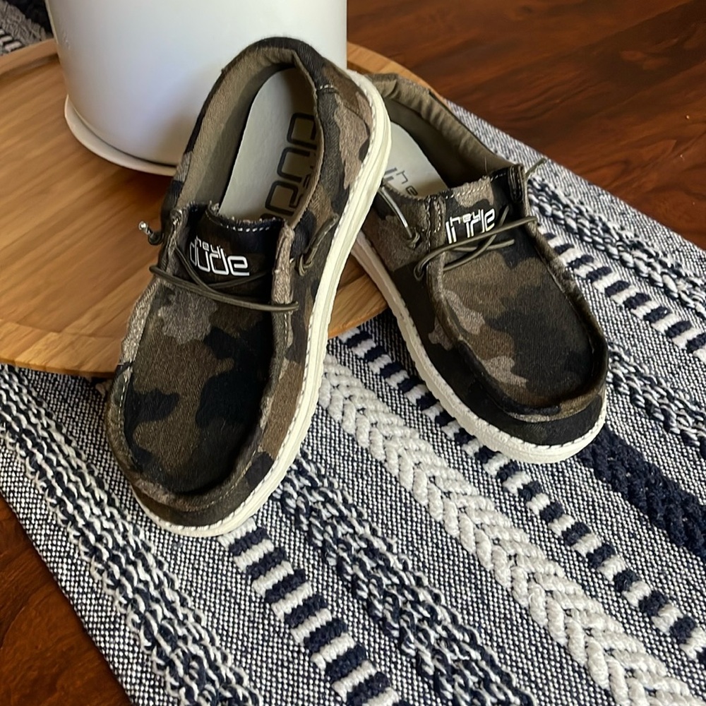 Kids Hey Dude size 12 green camo NWOT